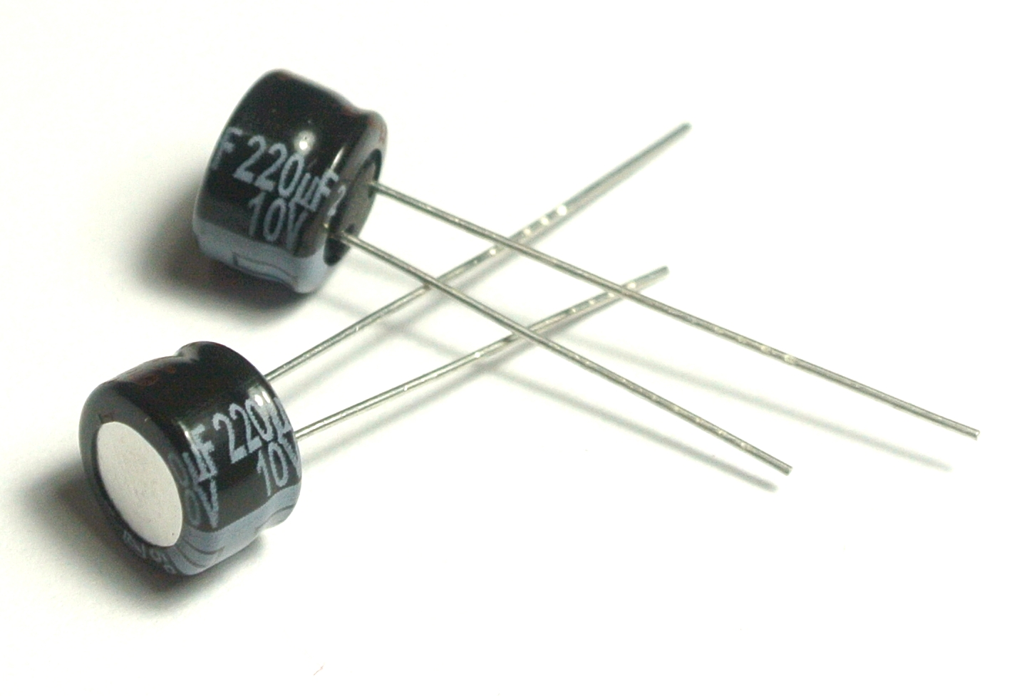 

220uF 10V 85' 8x5.7mm Panasonic [10szt]