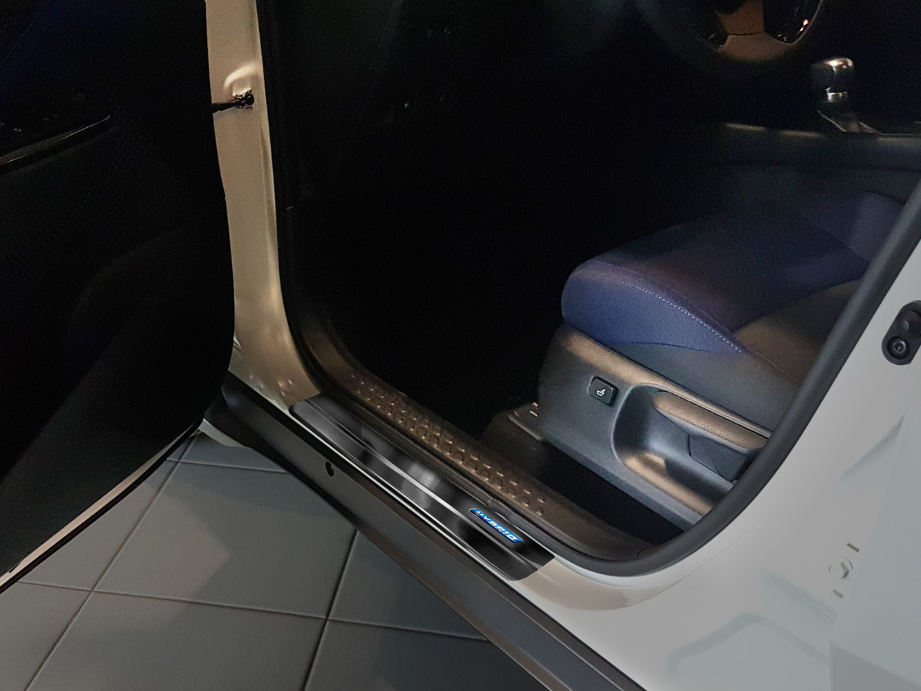 TOYOTA CH-R / RAV-4 CZARNE NAKŁADKI PROGOWE PROGI Numer katalogowy producenta 2/23008