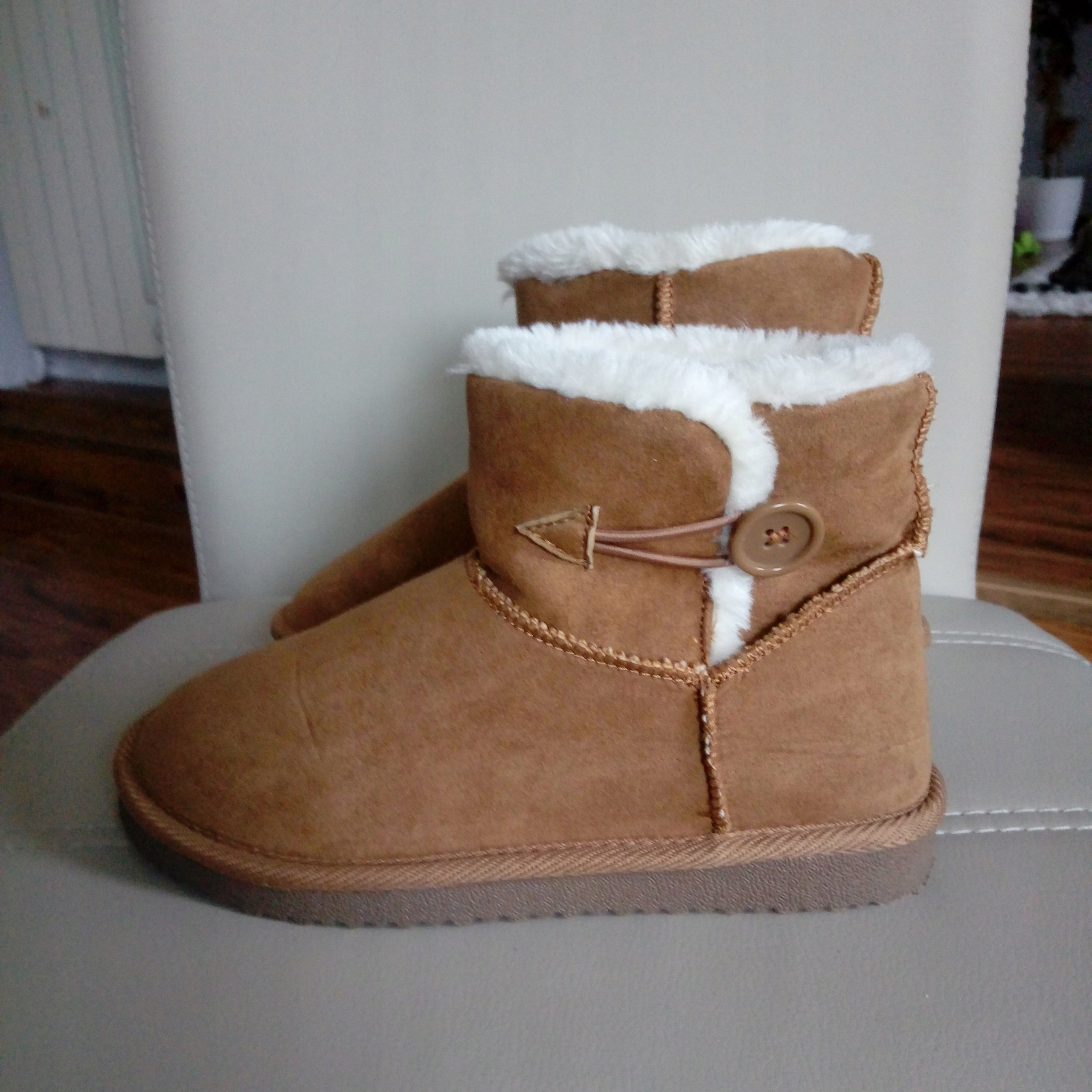 Buty Typu Emu Z Usa Firmy Old Navy 1 Założone 7413586515 Buty Typu Emu Z Usa Firmy Old Navy 1 Założone 7413586515