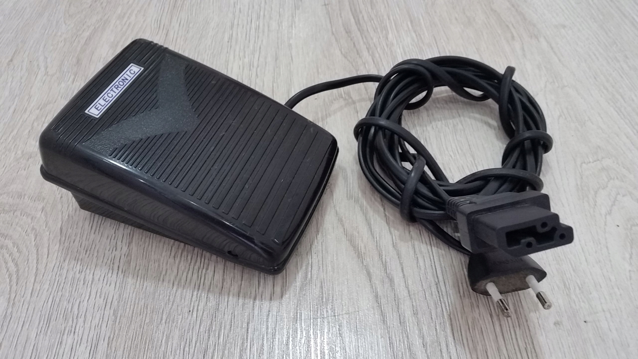Pedał maszyny do szycia ELECTRONIC KD2902 STOPKA 7536050013