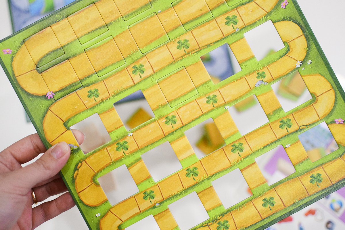 Photo 3 Extrusion with board with a path