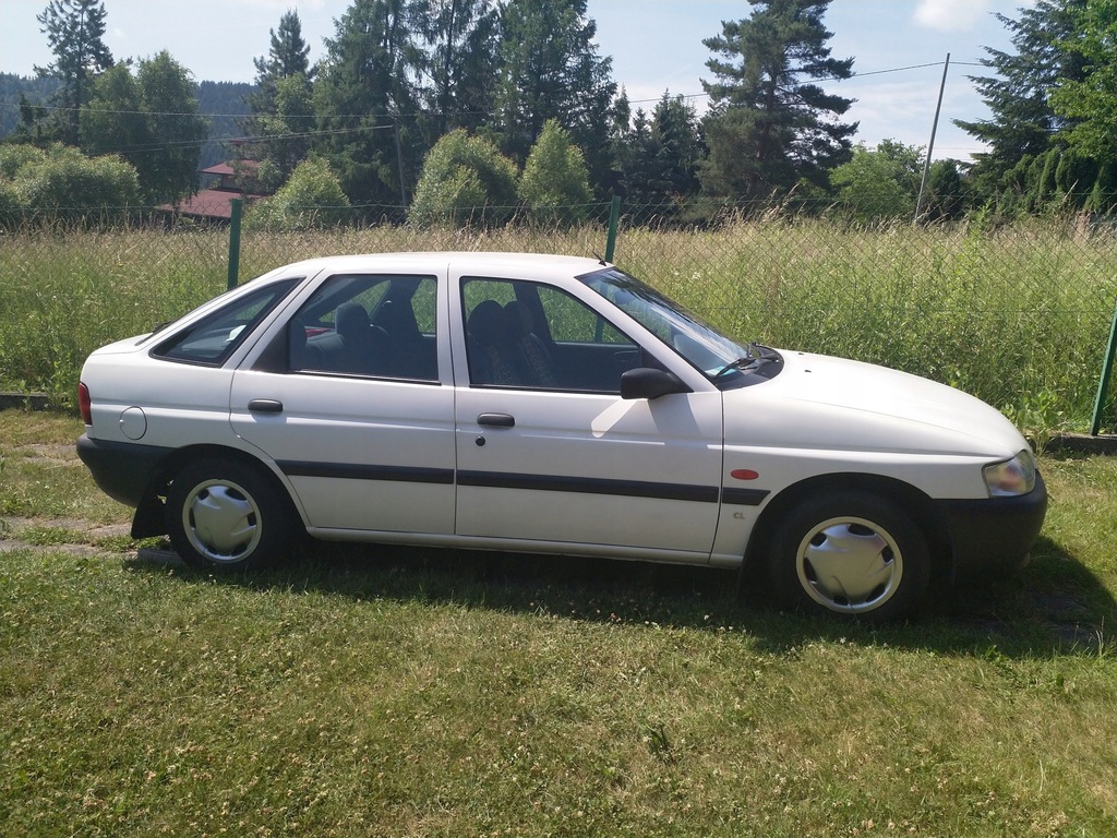 FORD ESCORT 1997 PIERWSZY WŁAŚCICIEL 1,3 JAK NOWY