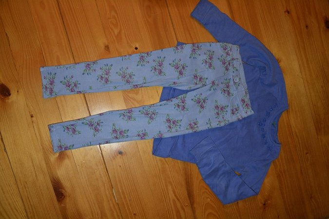 Bluza  BENETTON M na 7-8 lat i legginsy