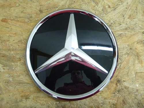 MERCEDES GLC EMBLEMAT  A 0008880111
