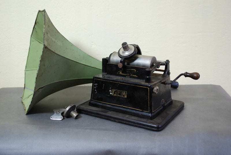 Fonograf Thomas Edison z tubą