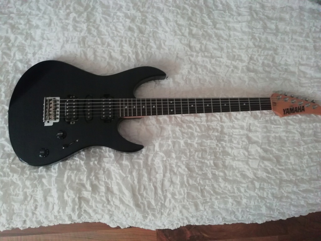 YAMAHA RGX 121 D SEYMOUR DUNCAN