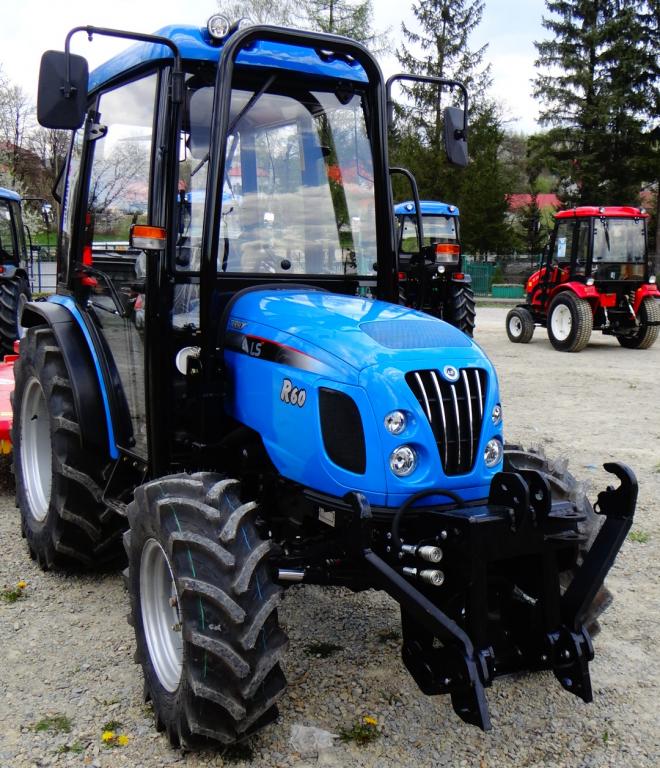 Ciagnik LS R60 kabina z klimatyzacją i tuzem przed