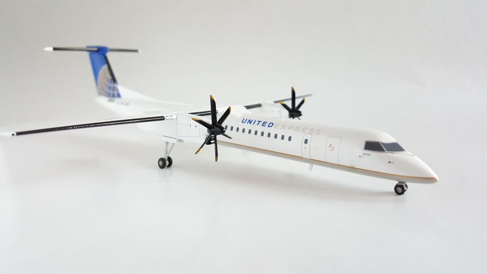 Model Bombardier Dash Q400 United 1:200 METAL