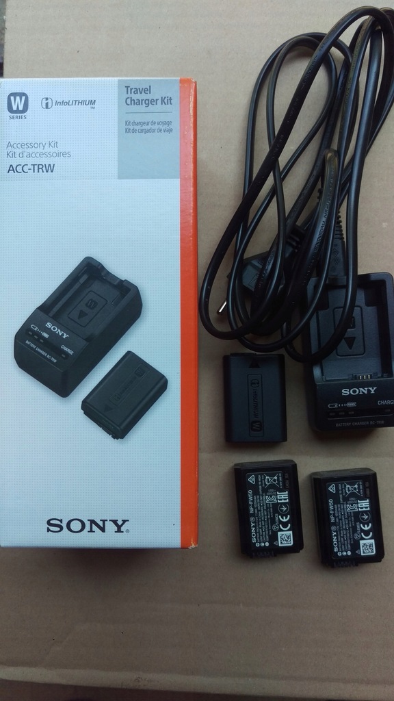 Sony ładowarka nowa,plus akumulatory ACC-TRW
