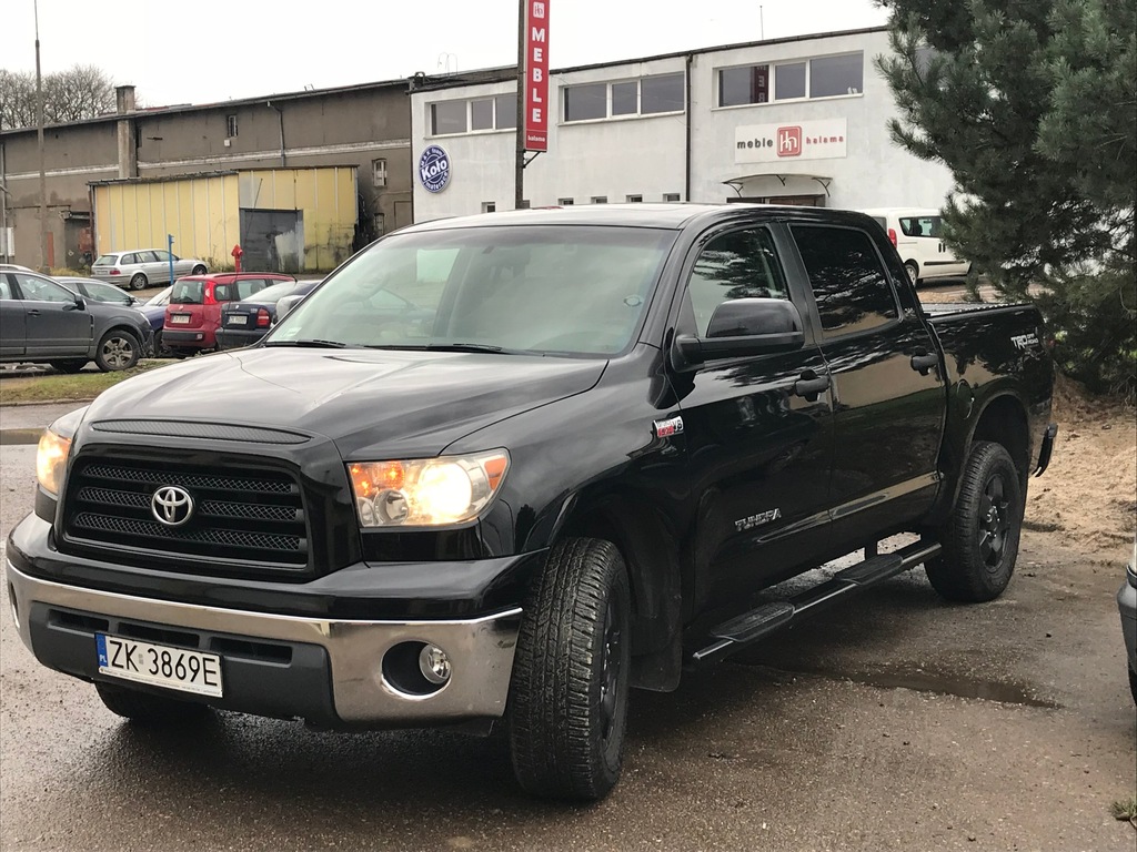 Toyota tundra v8