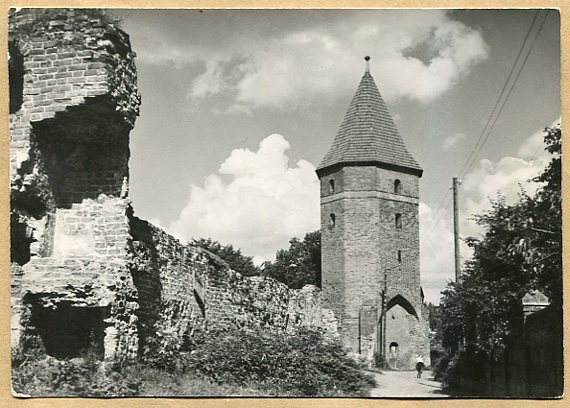 LĘBORK -- Baszta i mury obronne