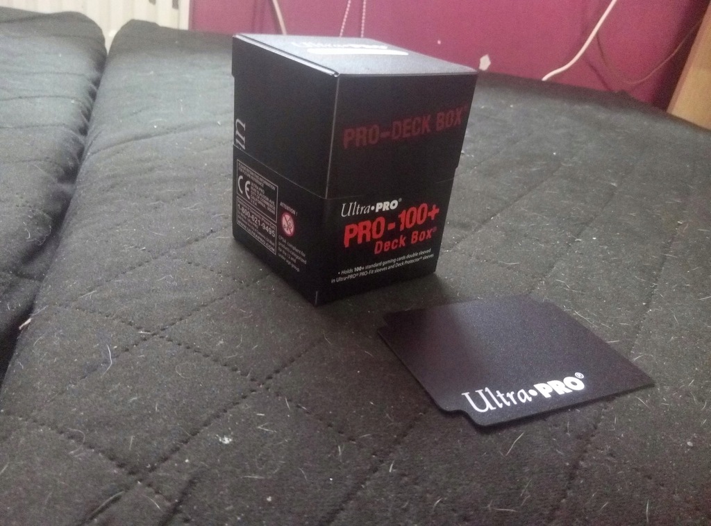 Ultra Pro Deck Box 100+ Czarny