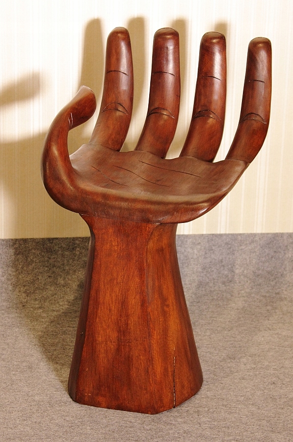 Drewniane krzesło - dłoń S