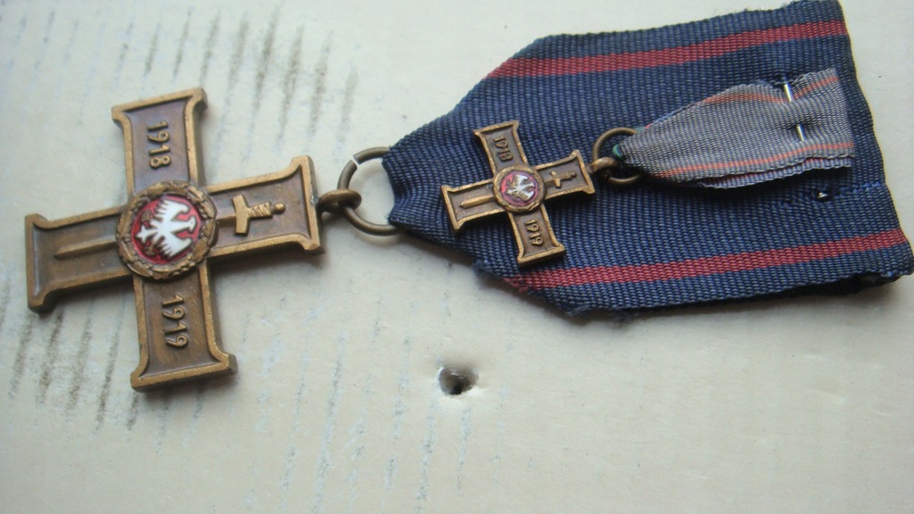 Krzyż powst. wielkopolskim z miniaturką