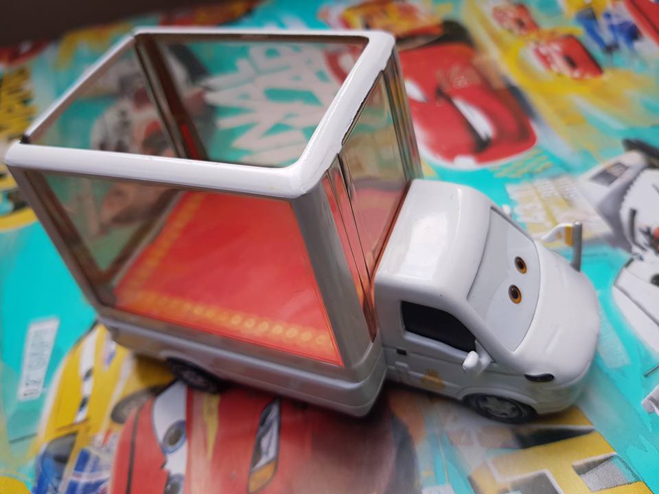 PAPA MOBILE UNIAT Auta Cars PIXAR 