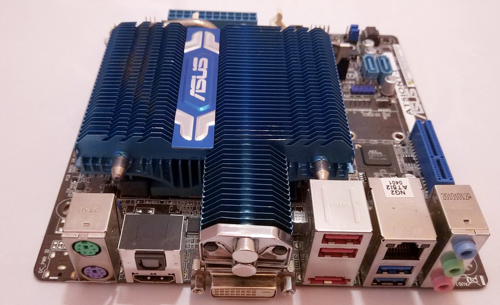 Asus AT5IONT-I 2x 1,8GHz HDMI/USB 3.0 ITX HTPC