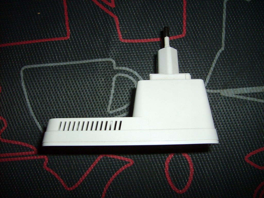 WZMACNIACZ SYGNAŁU WiFi REPEATER PENTAGRAM P6805