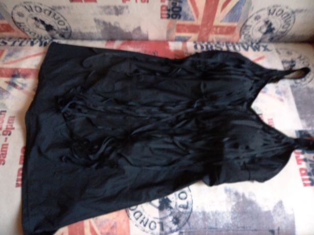 BPC modna sukienka kąpielowa 40 czarna z frędzlami
