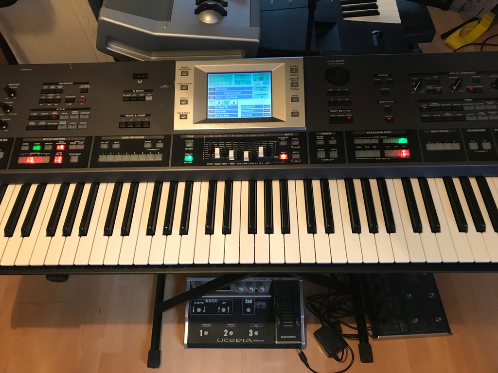 Keyboard ROLAND G-70 plus case