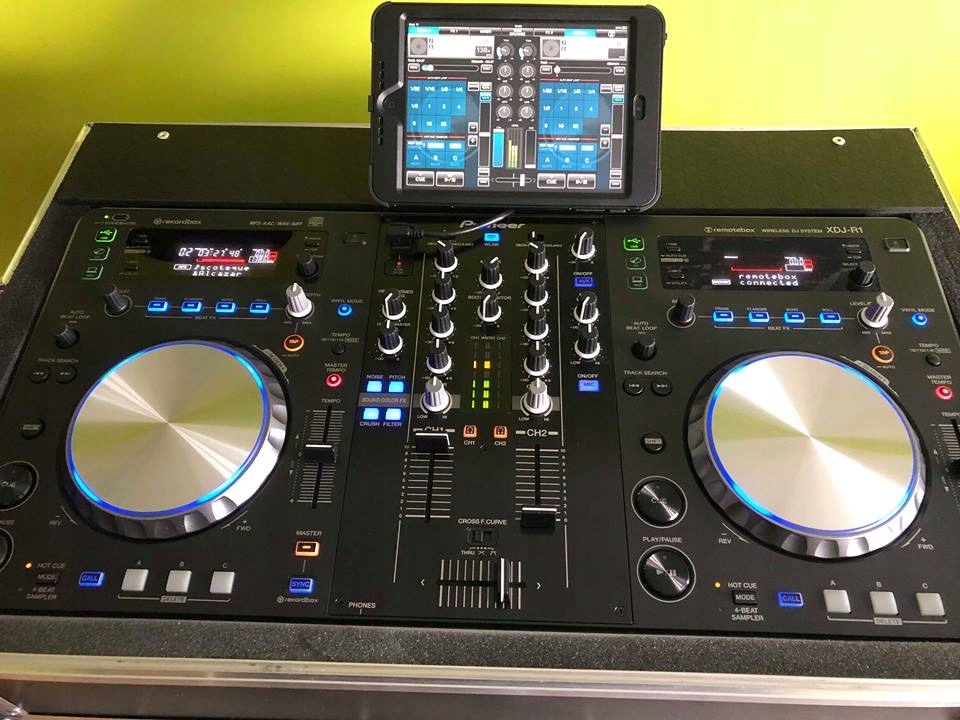 pioneer xdj-r1 , oraz apple ipad mini 2 i case