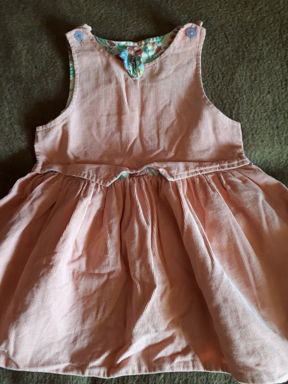 Sukienka pudrowa dla małej modnisi