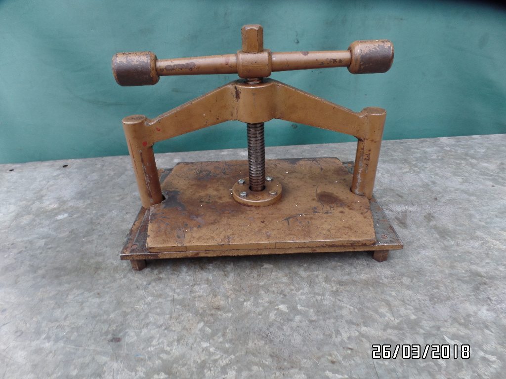 PRASA INTROLIGATORSKA DRUKARSKA sprawna  23 kg