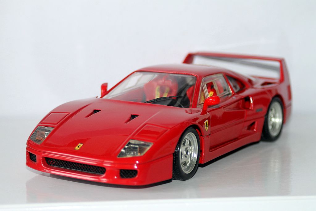 HOT WHEELS- FERRARI F40 1/18 - 7511087114 - oficjalne