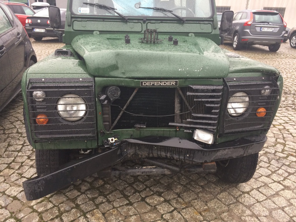 LAND ROVER DEFENDER USZKODZONY W CAŁOŚCI NA CZĘŚCI
