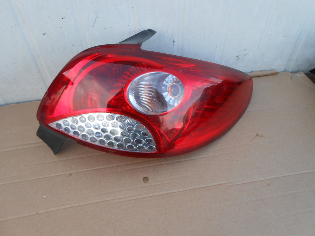 LAMPA TYŁ PEUGEOT 206 PLUS PRAWA