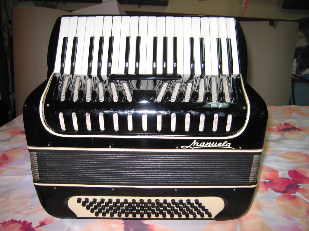 AKORDEON NIEMIECKI MANUELA 80 BASÓW