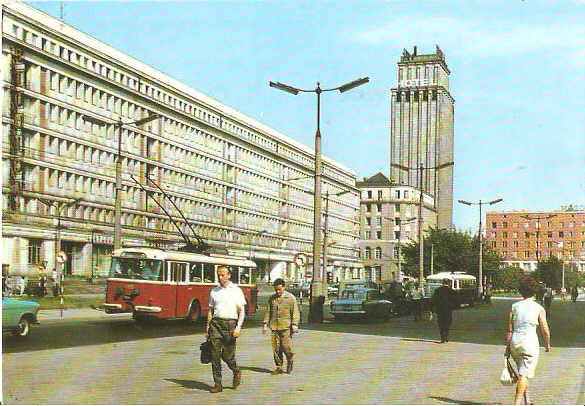 WARSZAWA --- PLAC POWSTAŃCÓW -- TROLEJBUS --- 1970