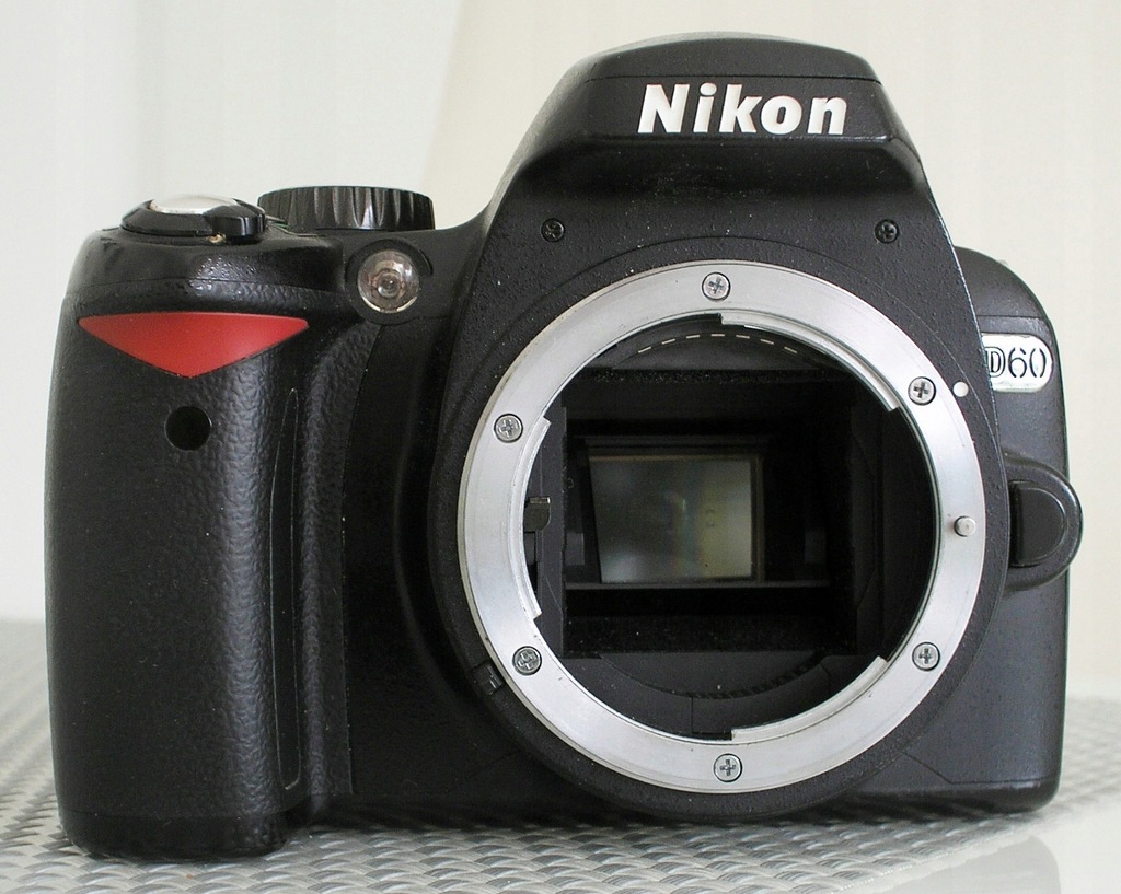 Nikon D60- body