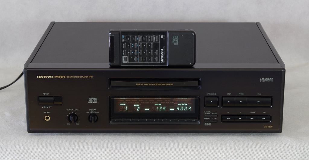 Onkyo DX-6870, Pilot, wysokiej klasy odtwarzacz cd
