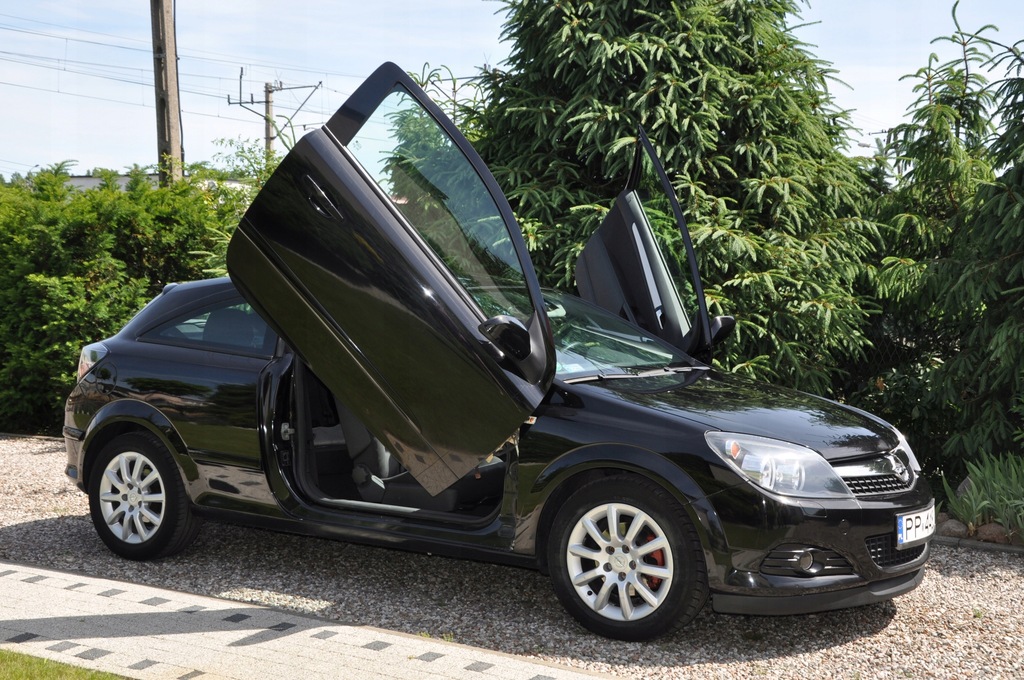 Opel astra gtc LAMBO DOORS 2008 benzyna