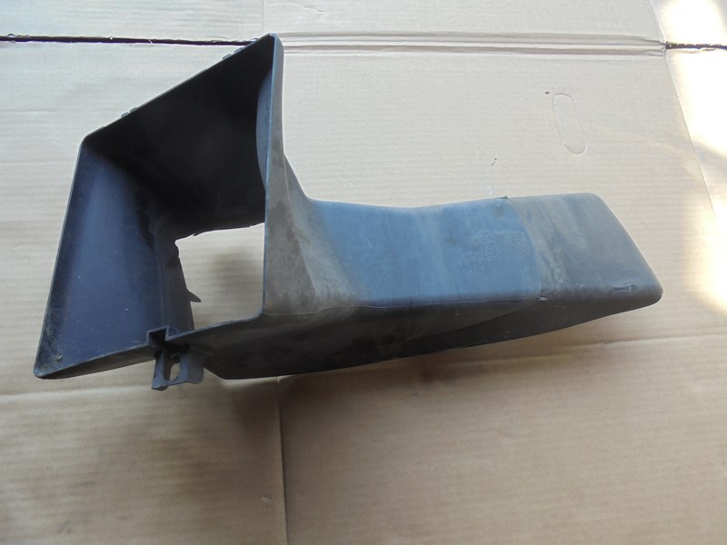 AUDI A4 B7 WLOT POWIETRZA INTERCOOLERA 8E0117335K