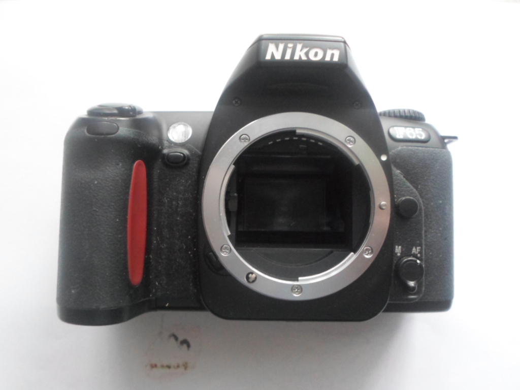 NIKON F65 z bateriami to co na zdjęciach