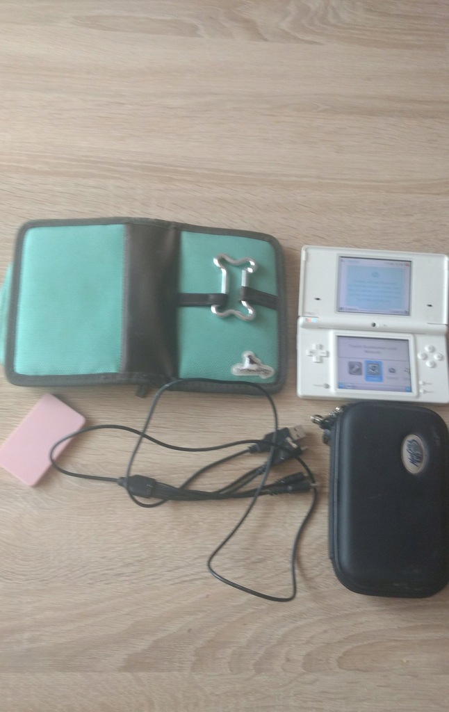 Nintendo DSI Z R4I + pokrowce + ładowarka