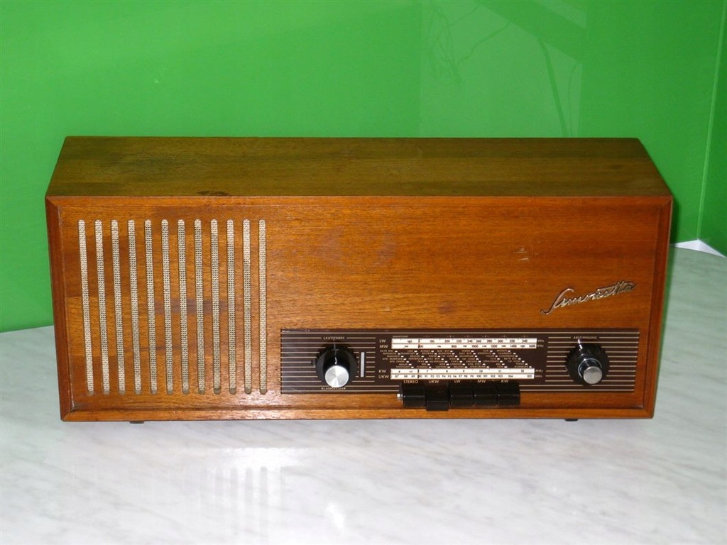 QUELLE SIMONETTA niewielkie radio lampowe z lat 60