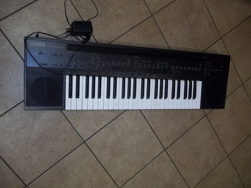 KEYBOARD YAMAHA PSR-60