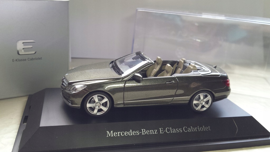 Mercedes W212 E Class Cabrio 143 Schuco od 1zł