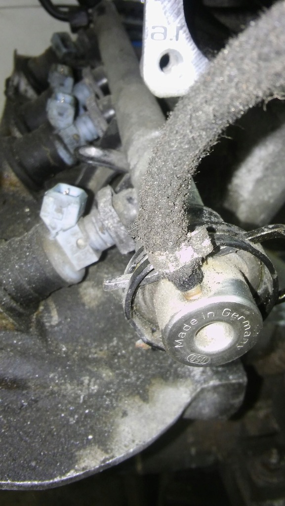 AUDI 80 B4 REGULATOR CIŚNIENIA PALIWA 2,0