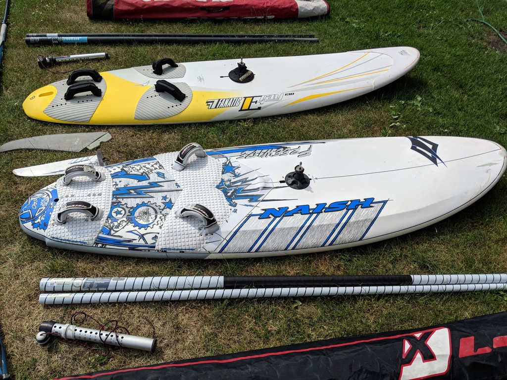DESKA WINDSURFINGOWA 121 L. FANATIC E-RAY 130