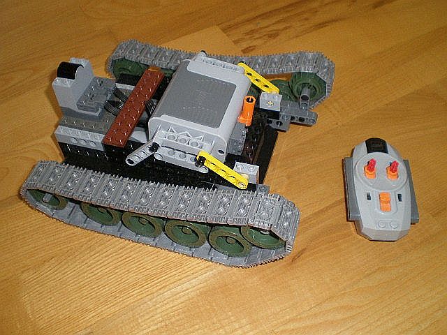 LEGO TECHNIC - silnik odbiornik pilot IR -   czołg