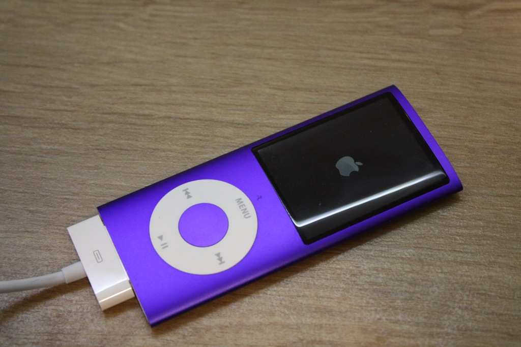  iPod Nano 4g poj 8 GB, fiolet  A1285 bat.słaba 