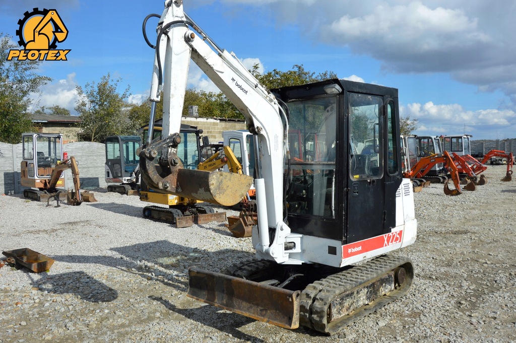 Mini koparka BOBCAT X225 2ŁYŻKI BRUTTO 2500KG. !!
