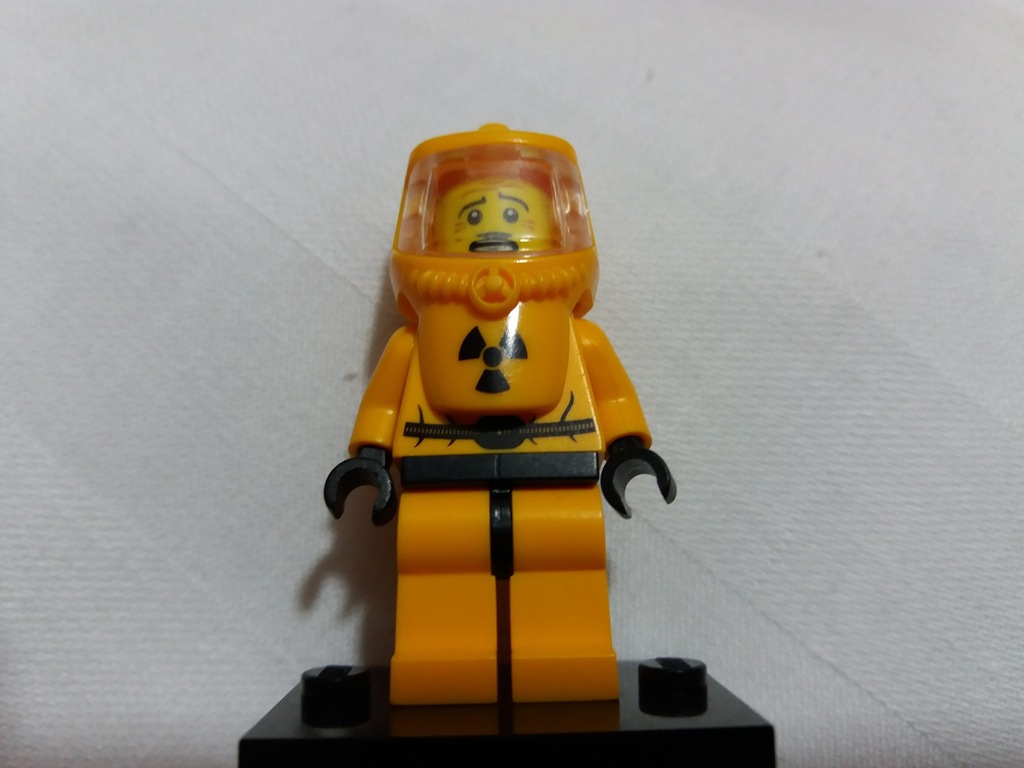 LEGO Figurka Minifigures Serie 4 Hazmat Guy Col061 - 7244439024 ...