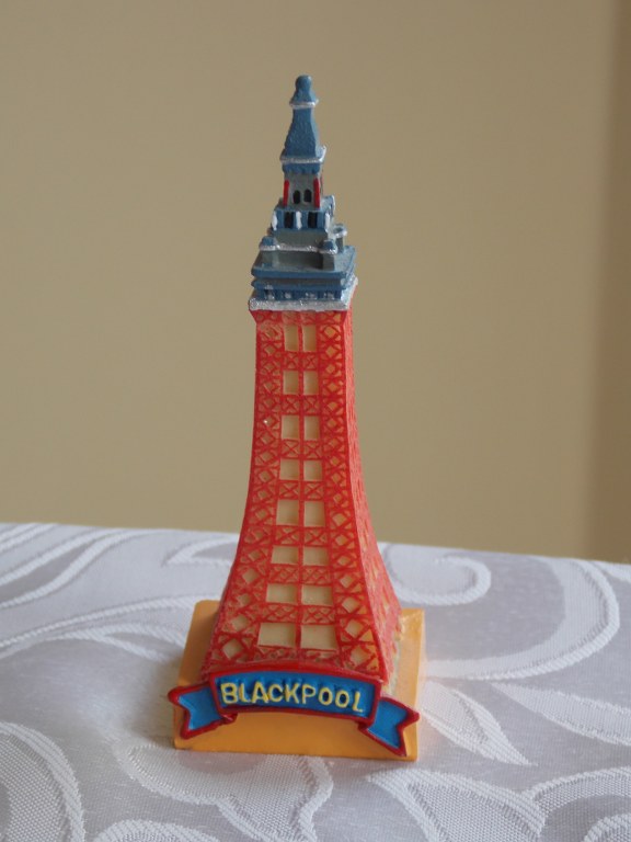 Ciekawa figurka wieża Blackpool Tower