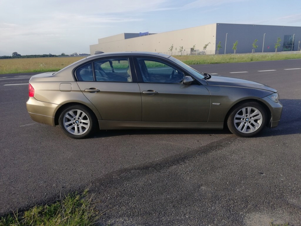 BMW 3 E90 V6 3.0 + GAS