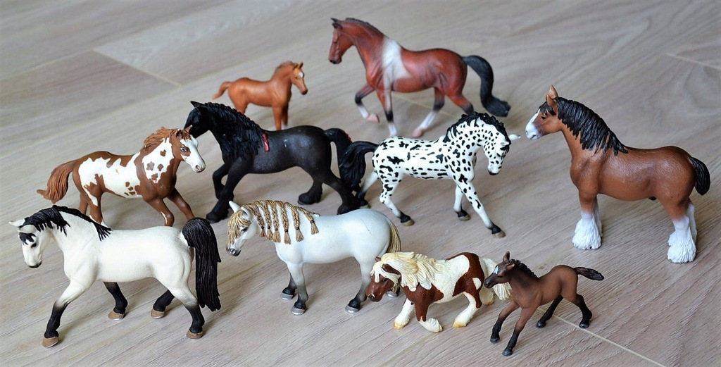8 koni Schleich + 2 konie collecta