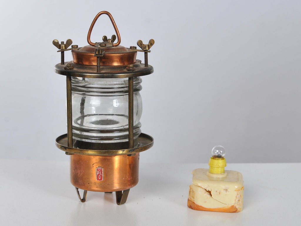 LAMPA OKRĘTOWA - MINIATUROWA REPLIKA  PLO l. 60/70
